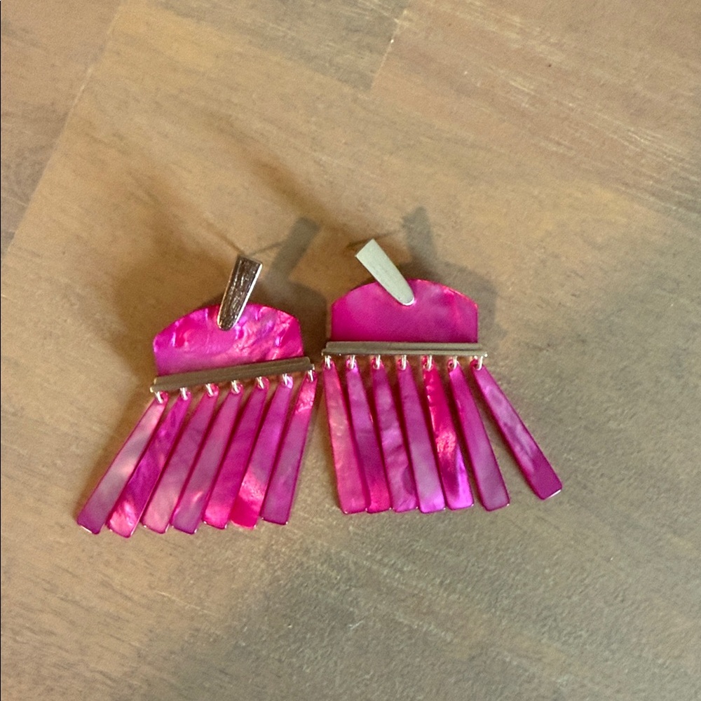 Kendra Scott pink dangly Earrings